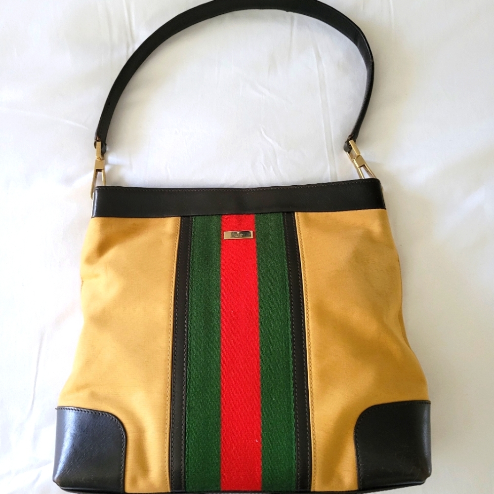 A Gucci purse